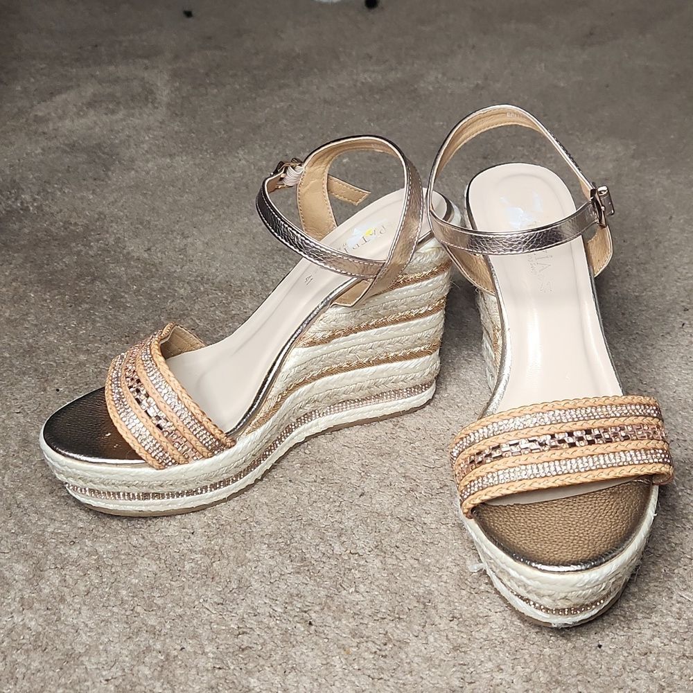 NWT Patrizia By Spring Step Sonsch Wedge Sandal Gold size 41/10